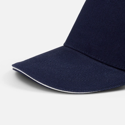 Бейсболка Classic 2.0, темно-синяя с белым кантом Бейсболка Classic 2.0, темно-синяя с белым кантом