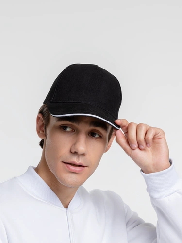 Бейсболка Classic, черная с белым кантом Бейсболка Classic, черная с белым кантом