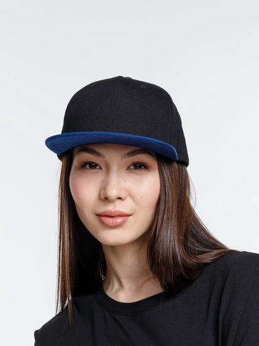 Бейсболка Foreside с прямым козырьком, черная с синим Бейсболка Foreside с прямым козырьком, черная с синим