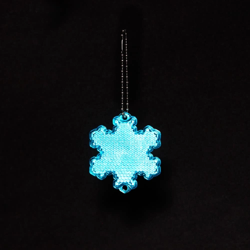 Пешеходный светоотражатель с цепочкой «Снежинка», синий Пешеходный светоотражатель с цепочкой «Снежинка», синий