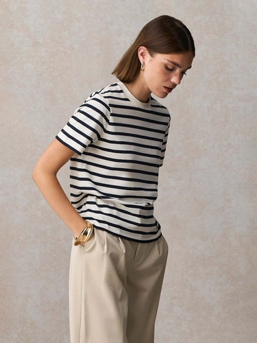 Футболка женская Legend Women, молочно-белая с темно-синим Футболка женская Legend Women, молочно-белая с темно-синим