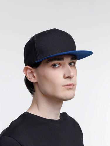 Бейсболка Foreside с прямым козырьком, черная с синим Бейсболка Foreside с прямым козырьком, черная с синим