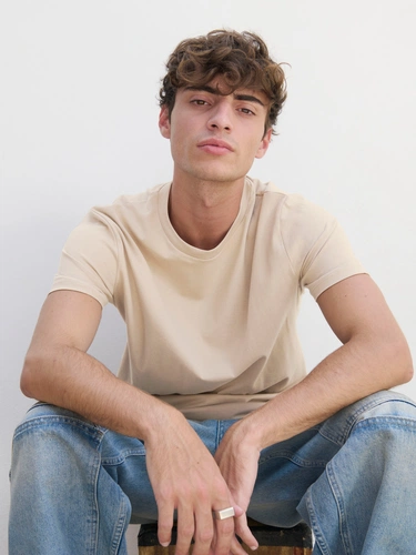 Футболка унисекс Legend, молочно-белая с темно-синим Футболка унисекс Legend, молочно-белая с темно-синим