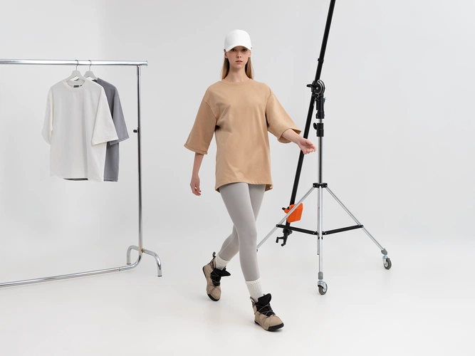 Футболка оверсайз унисекс Kosmos 2.0, бежевая Футболка оверсайз унисекс Kosmos 2.0, бежевая