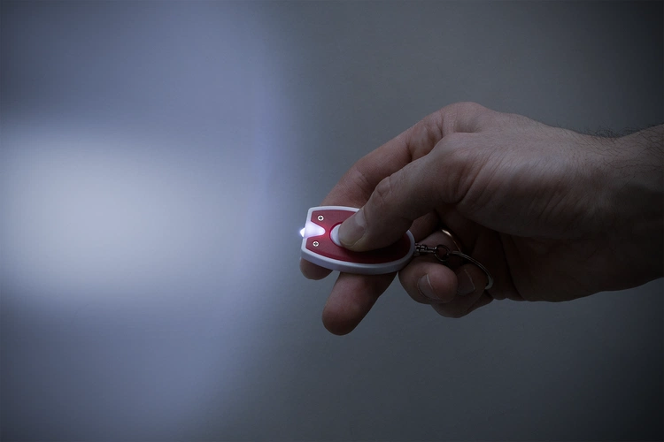 Брелок-фонарик Vivid, ver.2, красный с белым Брелок-фонарик Vivid, ver.2, красный с белым