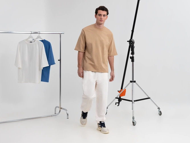 Футболка оверсайз унисекс Kosmos 2.0, бежевая Футболка оверсайз унисекс Kosmos 2.0, бежевая