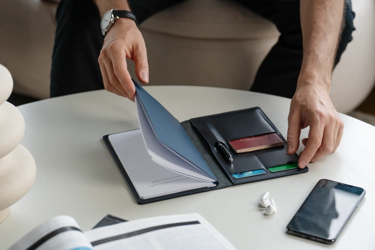 Еженедельник-портфолио Remini, недатированный, черный Еженедельник-портфолио Remini, недатированный, черный