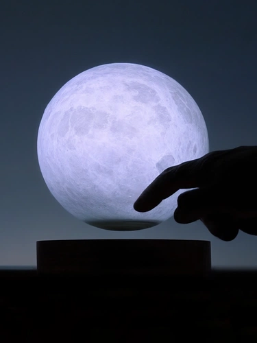 Левитирующая луна MoonFlight с деревянной подставкой Левитирующая луна MoonFlight с деревянной подставкой