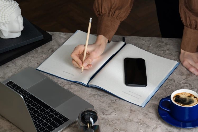 Ежедневник Flat Maxi, недатированный, синий Ежедневник Flat Maxi, недатированный, синий