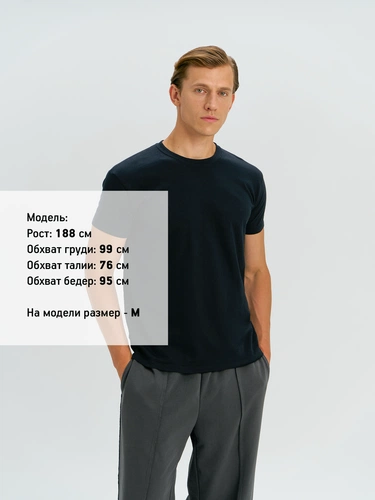 Футболка унисекс Regent 150, черная Футболка унисекс Regent 150, черная