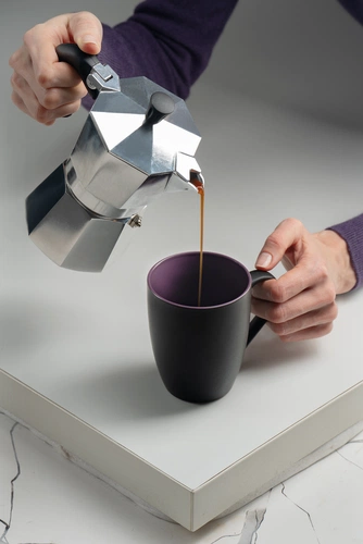 Кружка Bright Tulip, матовая, черная с фиолетовым Кружка Bright Tulip, матовая, черная с фиолетовым