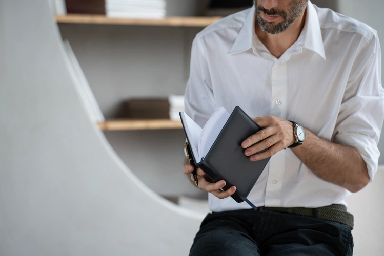 Еженедельник-портфолио Remini, недатированный, темно-синий Еженедельник-портфолио Remini, недатированный, темно-синий