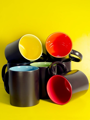 Кружка-хамелеон On Display, матовая, черная с синим Кружка-хамелеон On Display, матовая, черная с синим