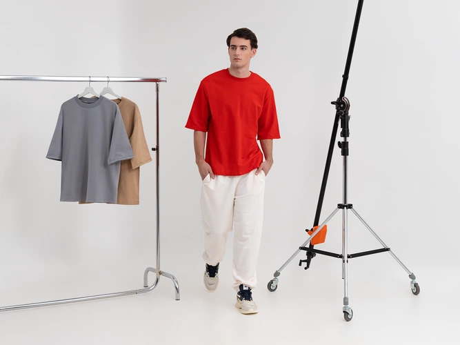 Футболка оверсайз унисекс Kosmos 2.0, красная Футболка оверсайз унисекс Kosmos 2.0, красная