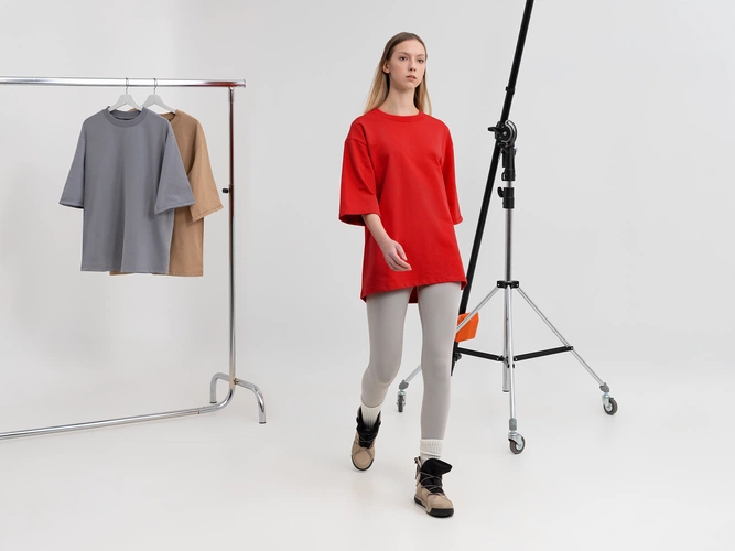 Футболка оверсайз унисекс Kosmos 2.0, красная Футболка оверсайз унисекс Kosmos 2.0, красная