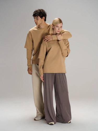 Футболка оверсайз с двойным рукавом Kosmos, бежевая Футболка оверсайз с двойным рукавом Kosmos, бежевая