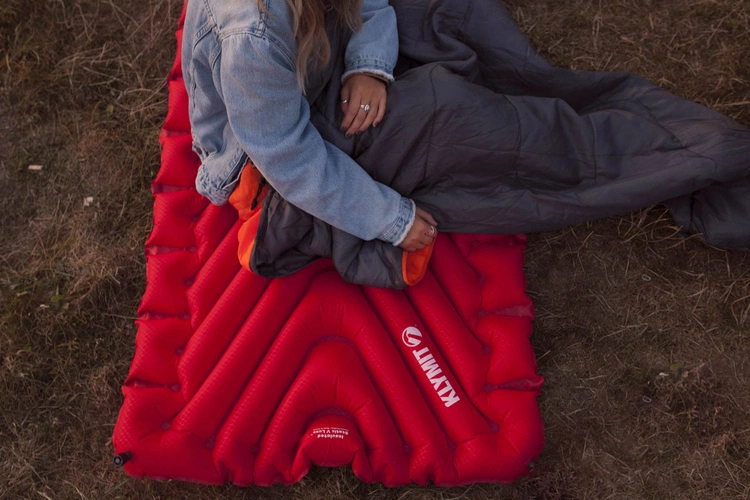 Надувной коврик Insulated Static V Luxe, красный Надувной коврик Insulated Static V Luxe, красный
