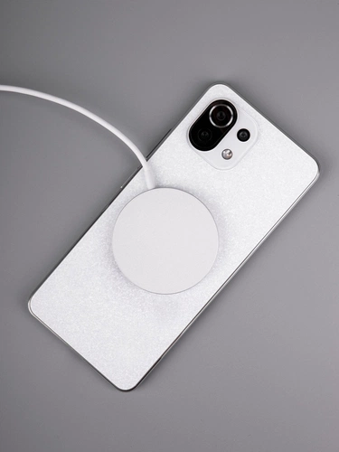 Беспроводное зарядное устройство с магнитами Magmate, серебристое Беспроводное зарядное устройство с магнитами Magmate, серебристое