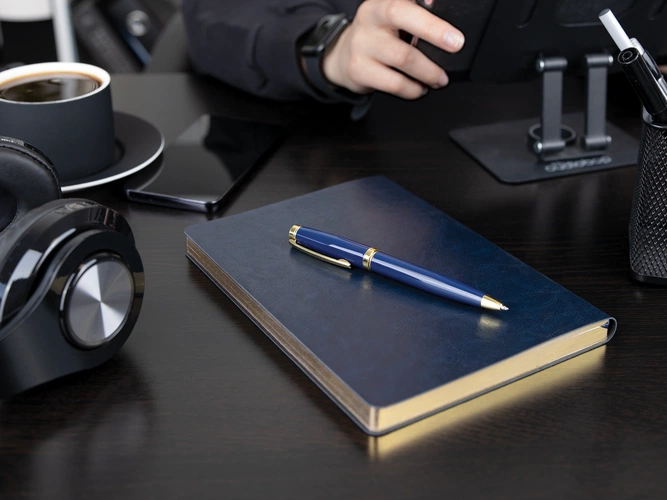 Ручка шариковая Letra Gold, глянцевая, темно-зеленая Ручка шариковая Letra Gold, глянцевая, темно-зеленая