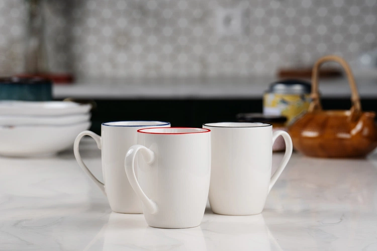 Кружка Simmy, белая с синим Кружка Simmy, белая с синим