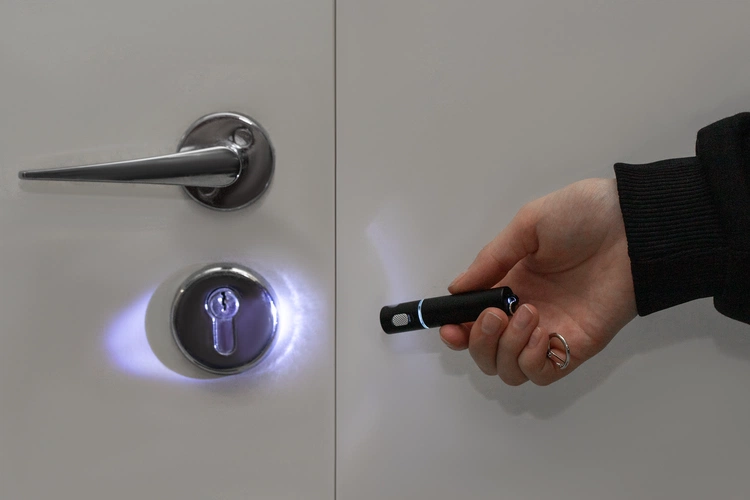 Брелок-фонарик Slide Ray, ver.2, черный Брелок-фонарик Slide Ray, ver.2, черный