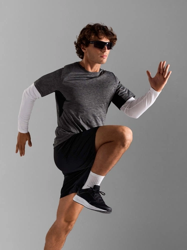 Футболка спортивная унисекс Storm, черная Футболка спортивная унисекс Storm, черная