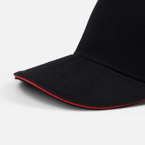 Бейсболка Classic 2.0, черная с красным кантом Бейсболка Classic 2.0, черная с красным кантом