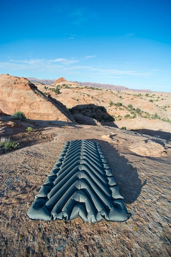 Надувной коврик Static V Luxe, серый Надувной коврик Static V Luxe, серый