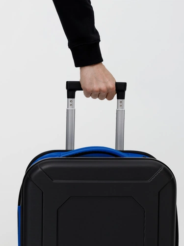 Чемодан Platta, черный с синим Чемодан Platta, черный с синим