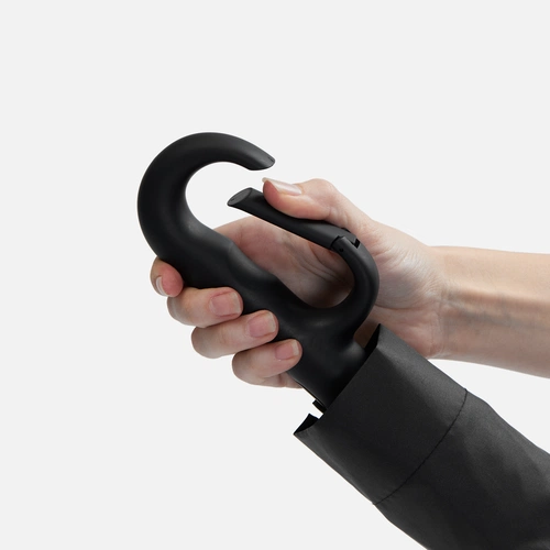 Зонт обратного сложения inLoop с ручкой-карабином, черный Зонт обратного сложения inLoop с ручкой-карабином, черный