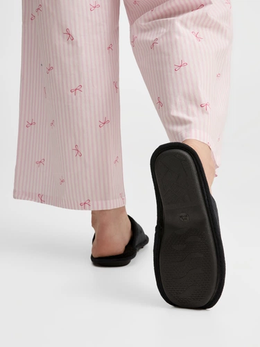 Тапочки домашние Norridge, черные Тапочки домашние Norridge, черные