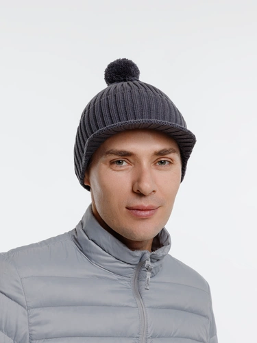 Вязаная шапка с козырьком Peaky, серая (антрацит) Вязаная шапка с козырьком Peaky, серая (антрацит)