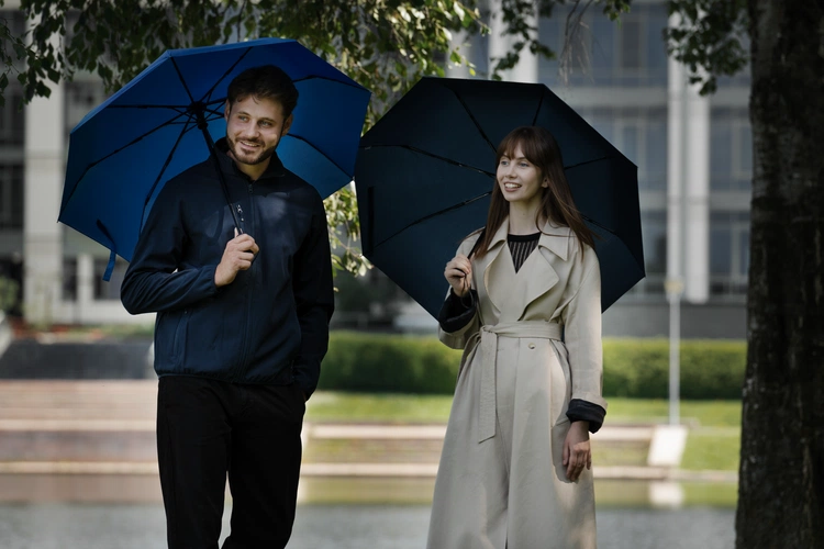 Зонт складной Monsoon, черный Зонт складной Monsoon, черный