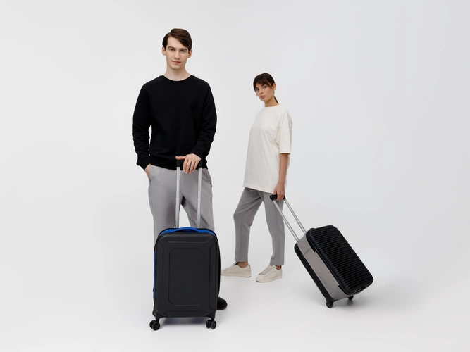 Чемодан Platta, черный с синим Чемодан Platta, черный с синим