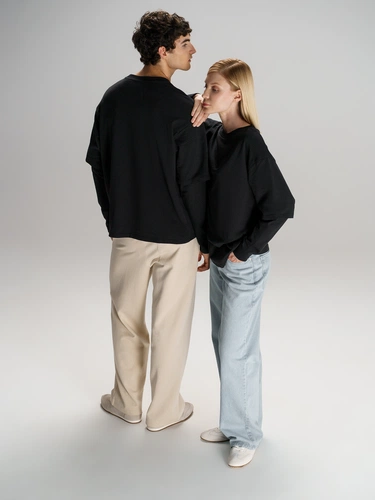 Футболка оверсайз с двойным рукавом Kosmos, черная Футболка оверсайз с двойным рукавом Kosmos, черная