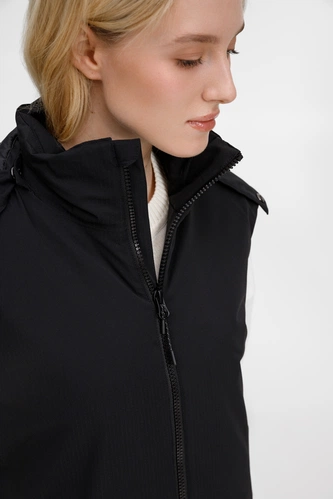 Жилет унисекс Sfera, черный Жилет унисекс Sfera, черный