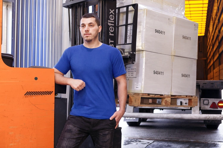 Футболка унисекс T-Bolka 180, темно-синяя Футболка унисекс T-Bolka 180, темно-синяя