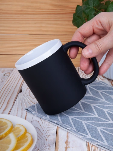 Кружка StopSpot с покрытием софт-тач, черная Кружка StopSpot с покрытием софт-тач, черная