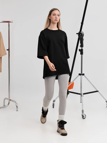 Футболка оверсайз унисекс Kosmos 2.0, черная Футболка оверсайз унисекс Kosmos 2.0, черная