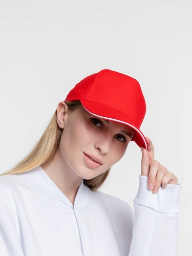 Бейсболка Classic, красная с белым кантом Бейсболка Classic, красная с белым кантом