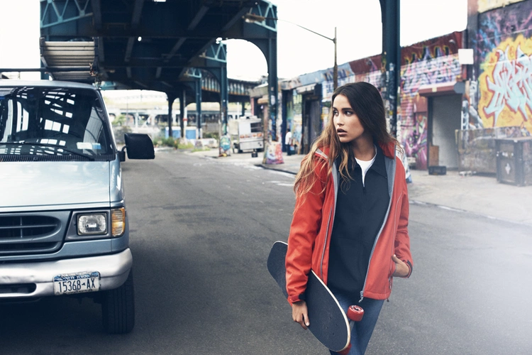 Куртка софтшелл женская Hang Gliding, темно-синяя Куртка софтшелл женская Hang Gliding, темно-синяя