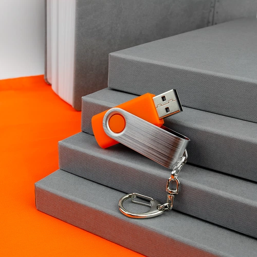 Флешка Twist, оранжевая, 8 Гб Флешка Twist, оранжевая, 8 Гб