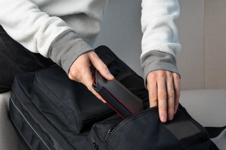 Автобумажник Arrival, черный с красным Автобумажник Arrival, черный с красным