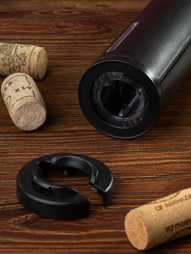 Электрический штопор с ножом для фольги Wine Crime, черный Электрический штопор с ножом для фольги Wine Crime, черный