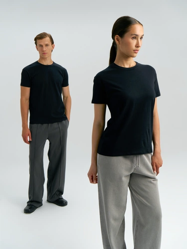 Футболка унисекс Regent 150, черная Футболка унисекс Regent 150, черная