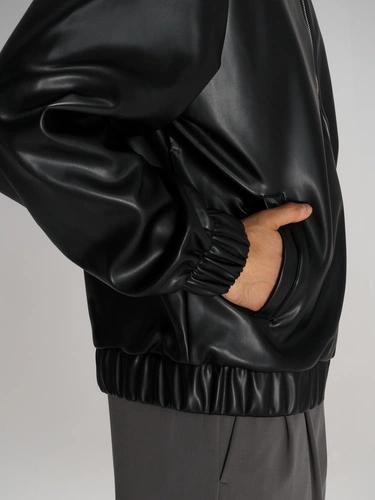 Бомбер из искусственной кожи Univer, черный Бомбер из искусственной кожи Univer, черный