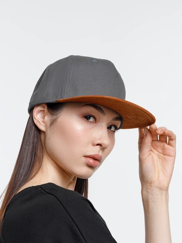 Бейсболка Foreside с прямым козырьком, серая с коричневым Бейсболка Foreside с прямым козырьком, серая с коричневым