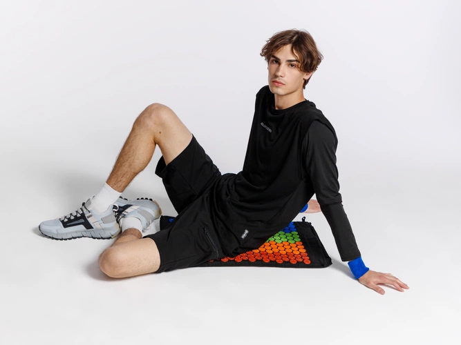 Массажный акупунктурный коврик с валиком Iglu, разноцветный Массажный акупунктурный коврик с валиком Iglu, разноцветный