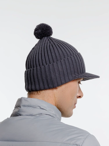 Вязаная шапка с козырьком Peaky, серая (антрацит) Вязаная шапка с козырьком Peaky, серая (антрацит)