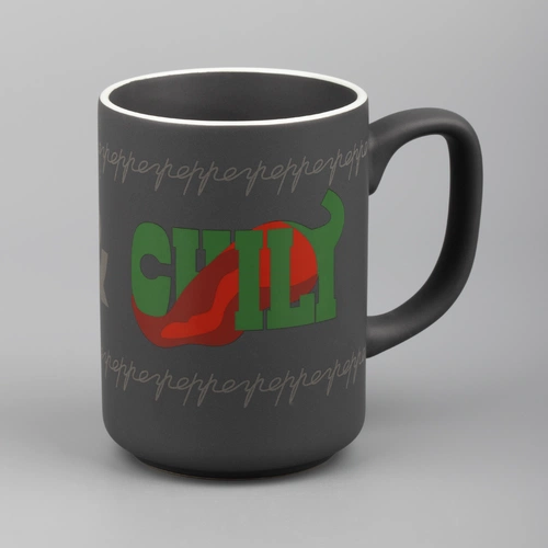 Кружка Mugful, темно-серая с круговой гравировкой и деколью Кружка Mugful, темно-серая с круговой гравировкой и деколью